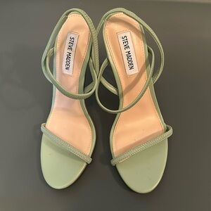 Steve Madden Size 7.5 Sage Green Heels
Worn 1x